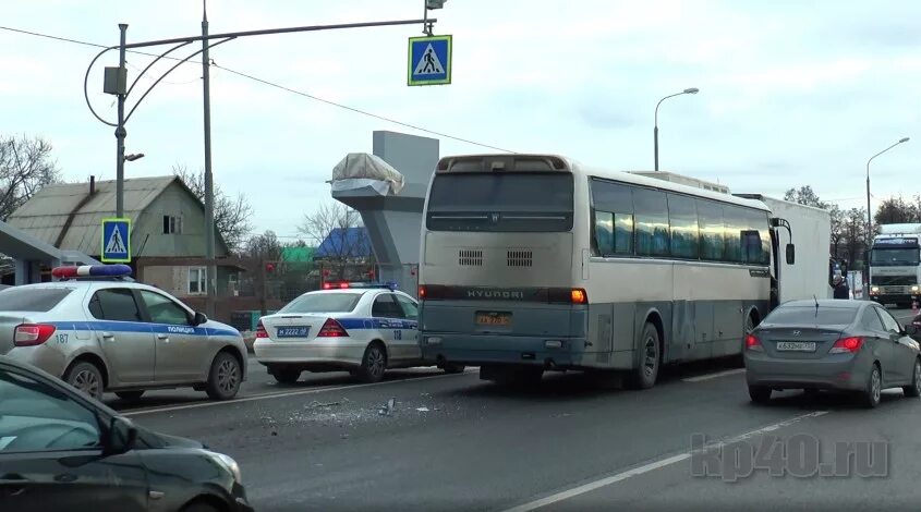 Москва людиново автобус купить. Авария маршрутка Обнинск. Маршрутка Форд Калуга аварии. Авария с маршруткой 1266 Москва. Рейсовый автобус сбил женщину в Симферополе.