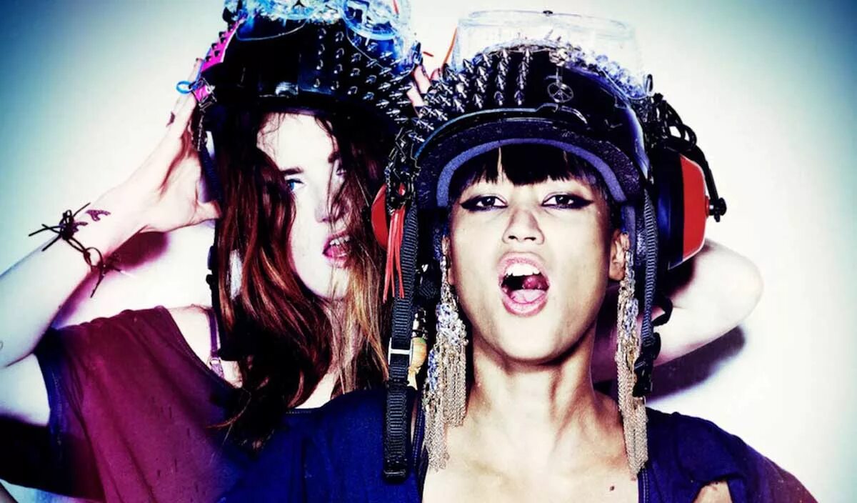 Icona pop charli xcx i love it. Аино яво. Группа icona Pop. Icona Pop feat. Charli XCX - I Love it.