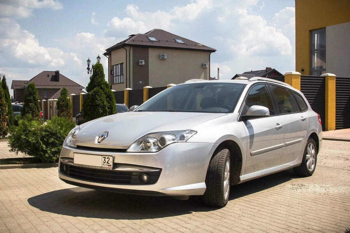 Рено лагуна 2 универсал дизель. Renault Laguna 3. Renault Laguna 2008. Renault Laguna 2008 3 универсал. Рено Лагуна 3 2008.