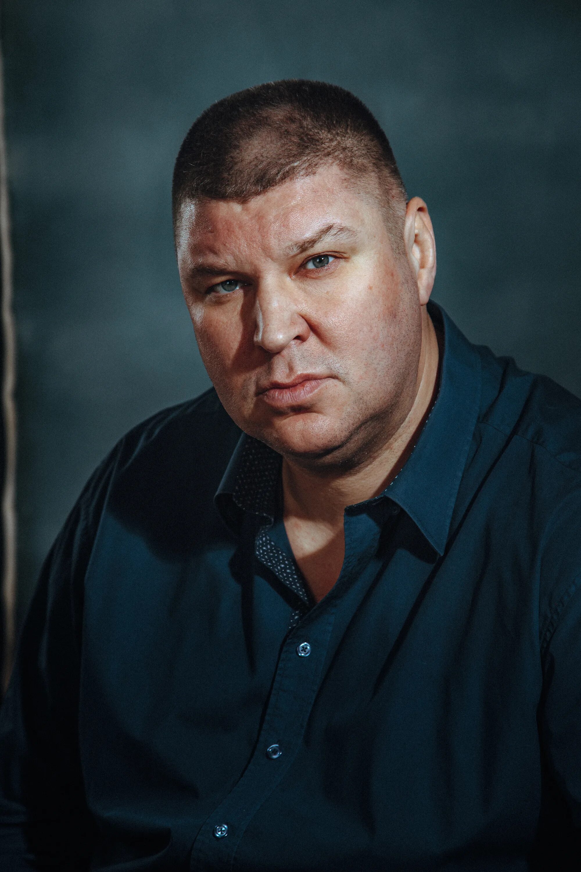 Андрей свиридов актер. Гена из универа рост. Андрей свиридов баскетболист. Гена из универа рост. Гена охранник сильвестра.