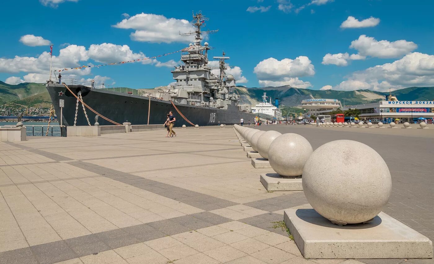 Новороссийск набережная Адмирала Серебрякова. Море Новороссийск Novorossiysk достопримечательности. Новороссийск набережная Адмирала Серебрякова летом. Новороссийск набережная Адмирала Серебрякова достопримечательности.