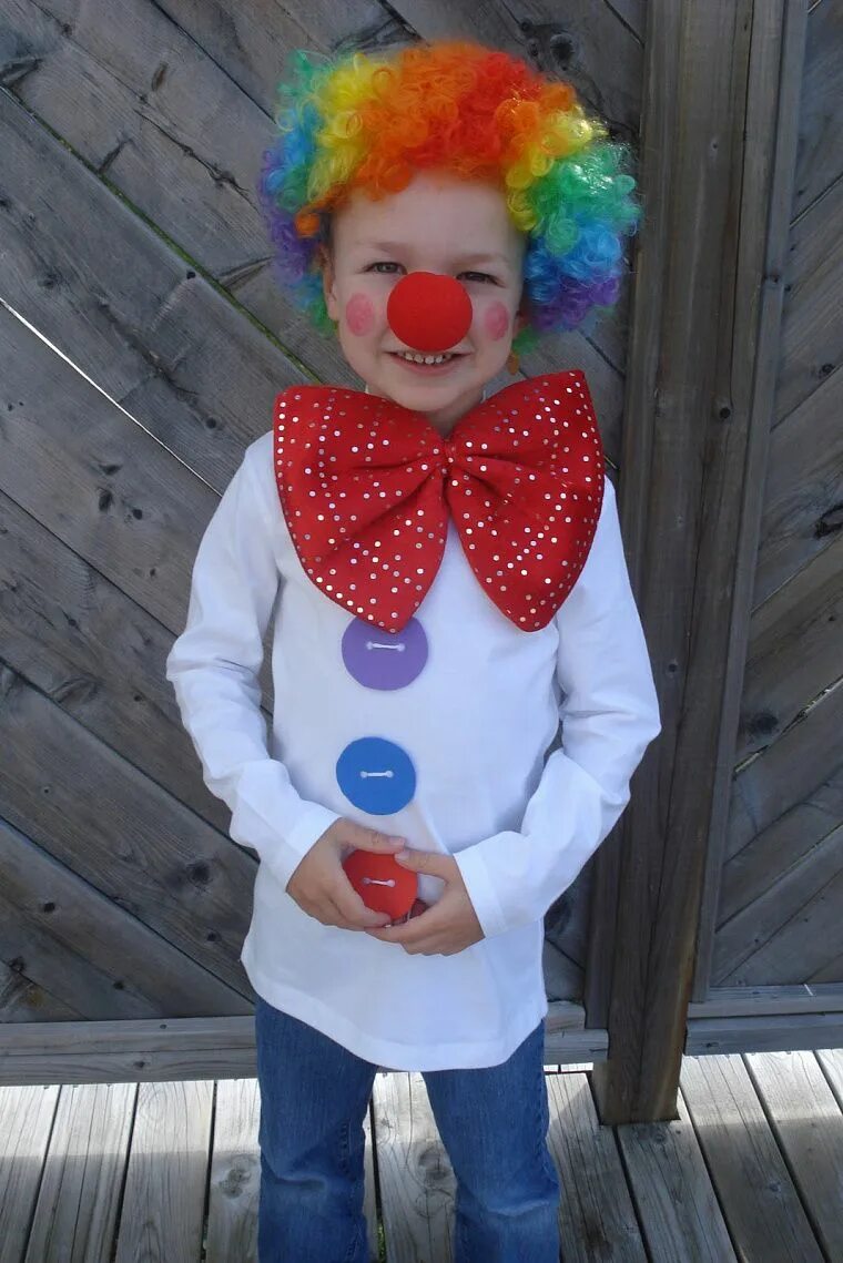 Клоун на утреннике. Костюм клоуна для мальчика. Прикид для клоуна для ребенка. Мальчик клоун. Детские костюмы клоунов.