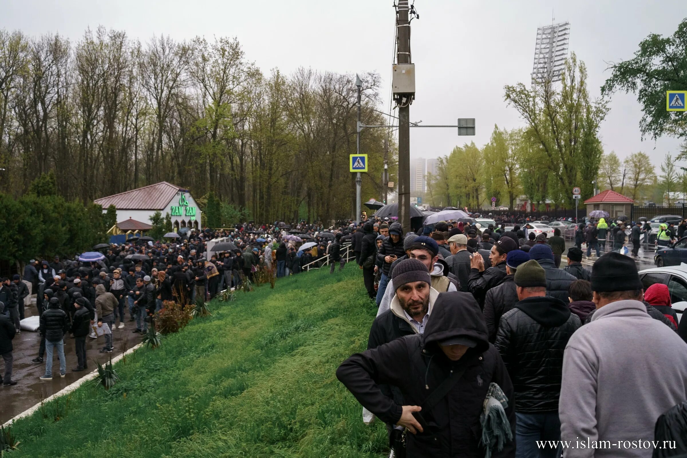 Когда начинается праздник ураза байрам 2024. Ураза-байрам 2023. Празднование Ураза байрам в 2023 году. Мусульманский праздник в апреле 2023. С праздником Ураза байрам 2023.