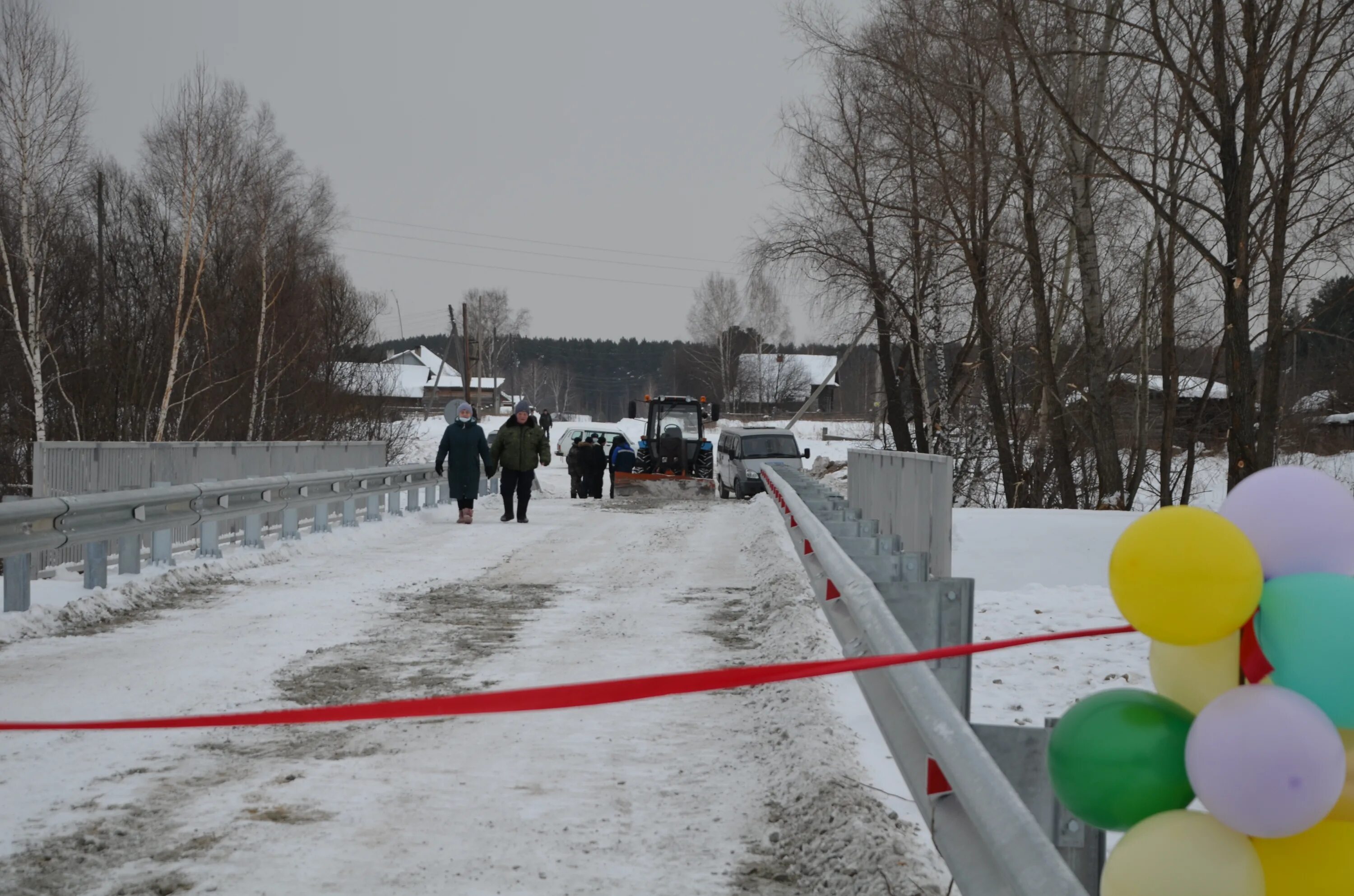 Село красный яр кривошеинского района. Красный Яр Кривошеинский район. Красный Яр Томская область Кривошеинский район. Томская область Кривошеинский район село красный Яр. Администрация Кривошеинского района Томской области.