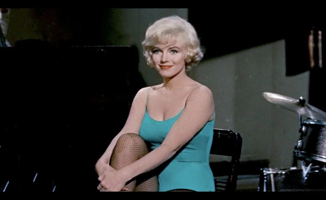 Монро давай. Монро давай. Красавица нью-йорка фильм 1951. Мэрилин монро в фильме займемся любовью. Ив монтан в фильме с монро.
