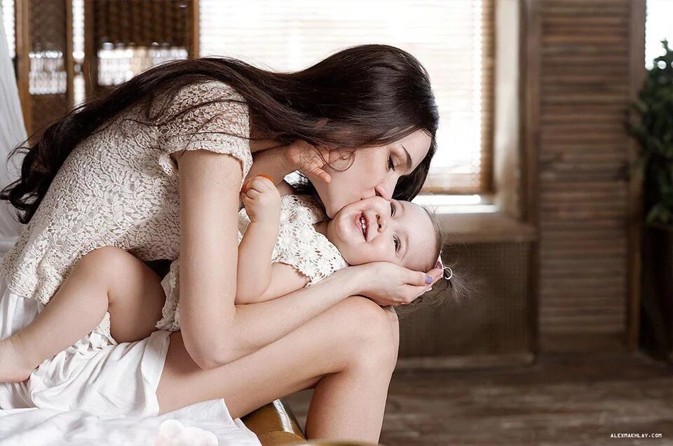 Очень красивая мама. Моя дочка как цветочек. Красивые малыши девочки. Красивые армянские дети. Макияж для детей.