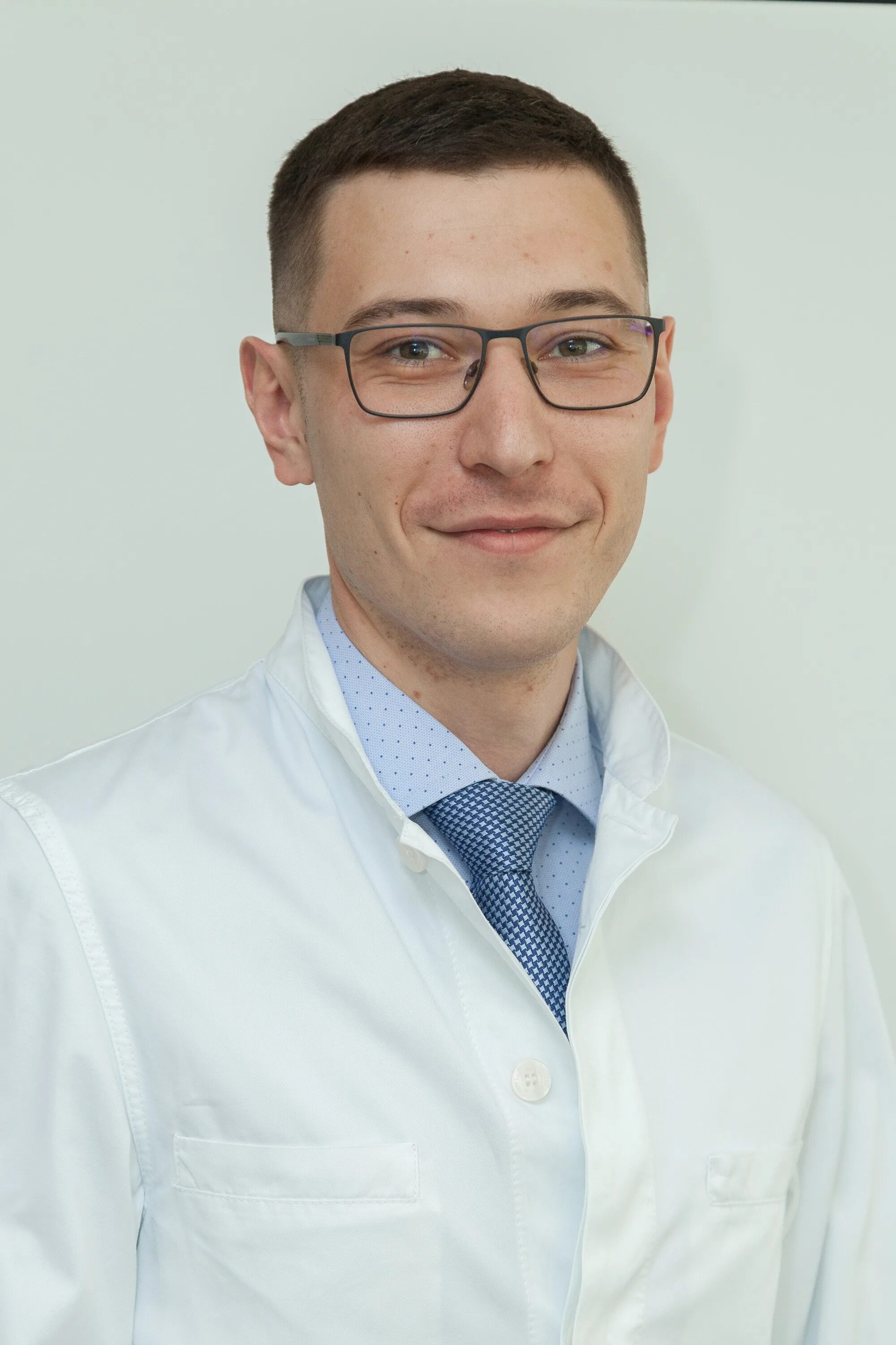 лиханди дмитрий кардиохирург иркутск. давлетшина виктория викторовна хирург, онколог. павел гаврилов новосибирск. андрей большешапов зеленогорск. корнилов денис николаевич.