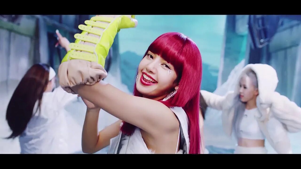 Хау лайк зет блэк. Лалиса 2025 блэк пинк. lisa blackpink 2025. блэк пинк 2025. лиса блэк пинк.