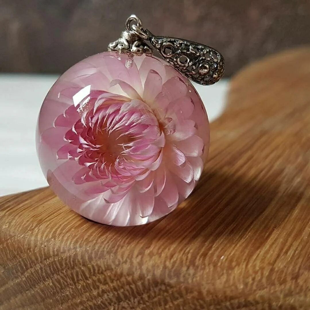 Как сделать поделки из смолы. Эпоксидная смола (epoxy crystal 710). пион в эпоксидной смоле. украшения из экоскидной сломы. украшения изэбаксидной смолы.