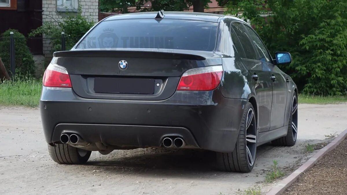 Задняя на бмв е60. БМВ е60 м пакет. BMW e60 диффузор. БМВ м5 е60 м пакет. БМВ е60 2.5.