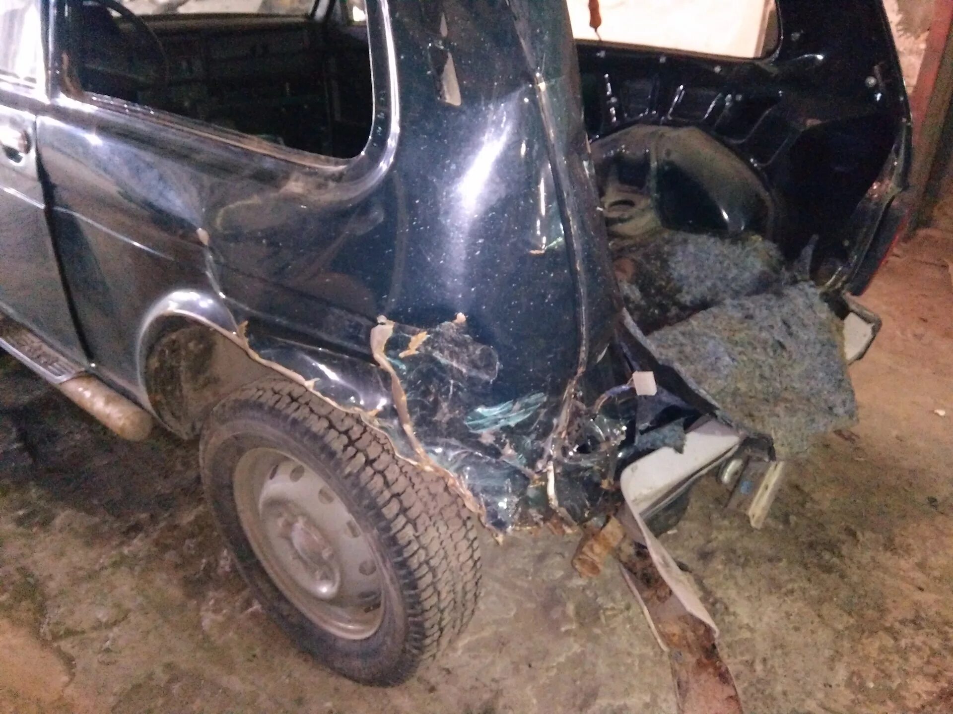 Шевроле нива 2013 год битые. Битую ниву. Ваз 2121 1999. Бито нива. Нива пикап 2329 черная.