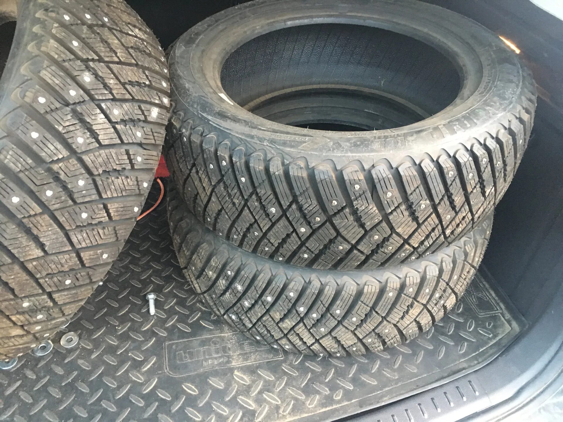 Купить шипованную резину 205 55 r16. 205 55 16 Goodyear ULTRAGRIP Ice Arctic. Резина Гудиер ультра грип айс + 205 55. Гудиер ультра грип айс 2 205/55 r16. Goodyear ULTRAGRIP Ice Arctic 205/55 r16.