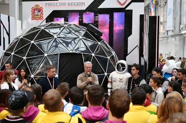 Трансляция закрытия всемирного фестиваля молодежи. Трансляция закрытия всемирного фестиваля молодежи