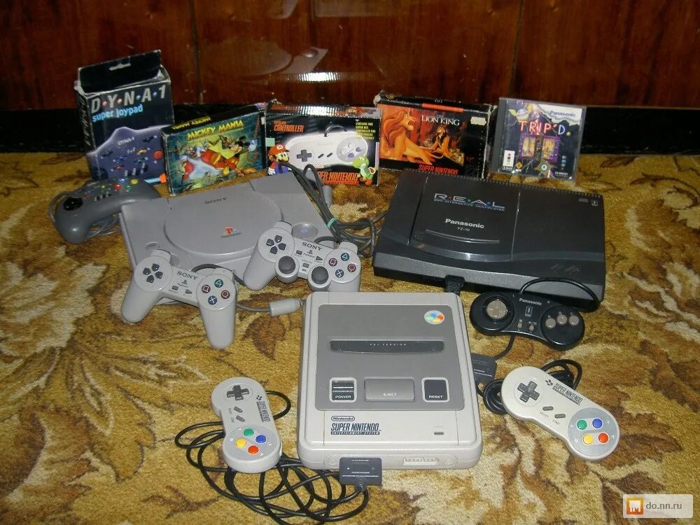 Приставка денди сега пс1. Старые приставки. Денди и сега и нинтендо. Ps1 retro console. Сега приставка пииспи.