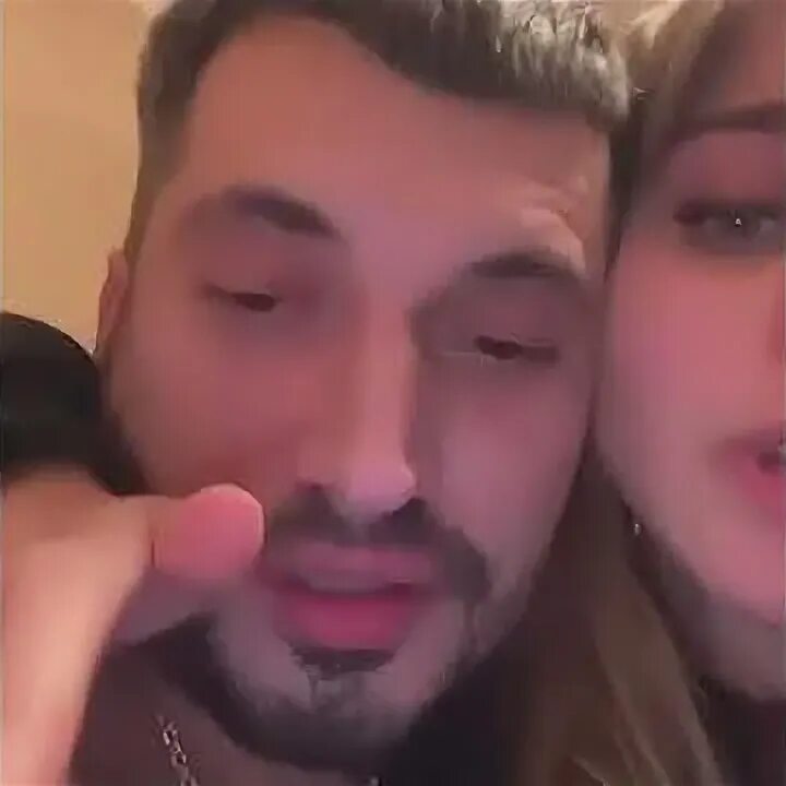 Первая жена паши техника. Девушка Паши техника блондинка. Подруга Паши техника блондинка.