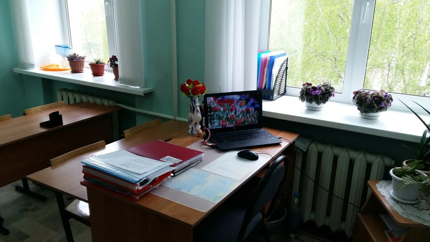 Стол преподавателя. Стол демонстрационный для кабинета физики. Школьный учительский стол. Школьный класс учительский стол. Школьный стол учительский.
