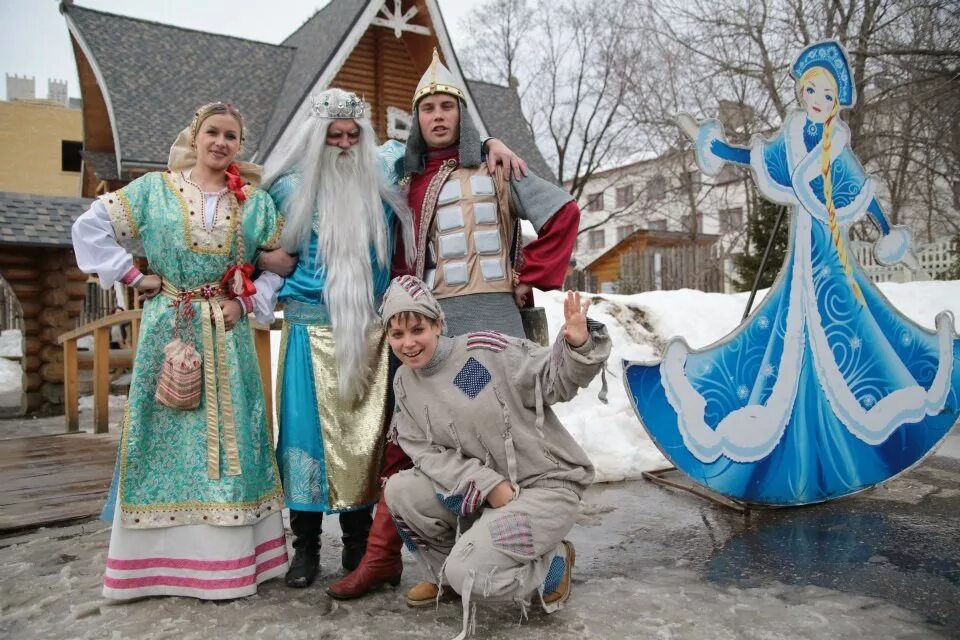 Экскурсия снегурочки. Экскурсия снегурочки. Музей терем снегурочки в костроме. Кострома щелыково снегурочка. Снегурочка кострома островский.