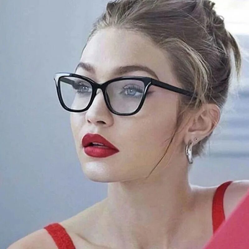 Какие очки для зрения в моде. Очки vogue gigi. джиджи хадид в очках для зрения. оправа вог джиджи. очки оправы gigi hadid.