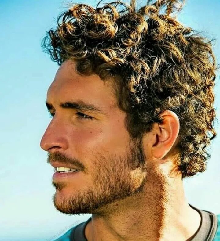 Justice Joslin. Кудрявый Кристофер. Мужские прически с кучерявыми волосами. Причёски для кудрявых волос мужские. Жесткие кудрявые волосы