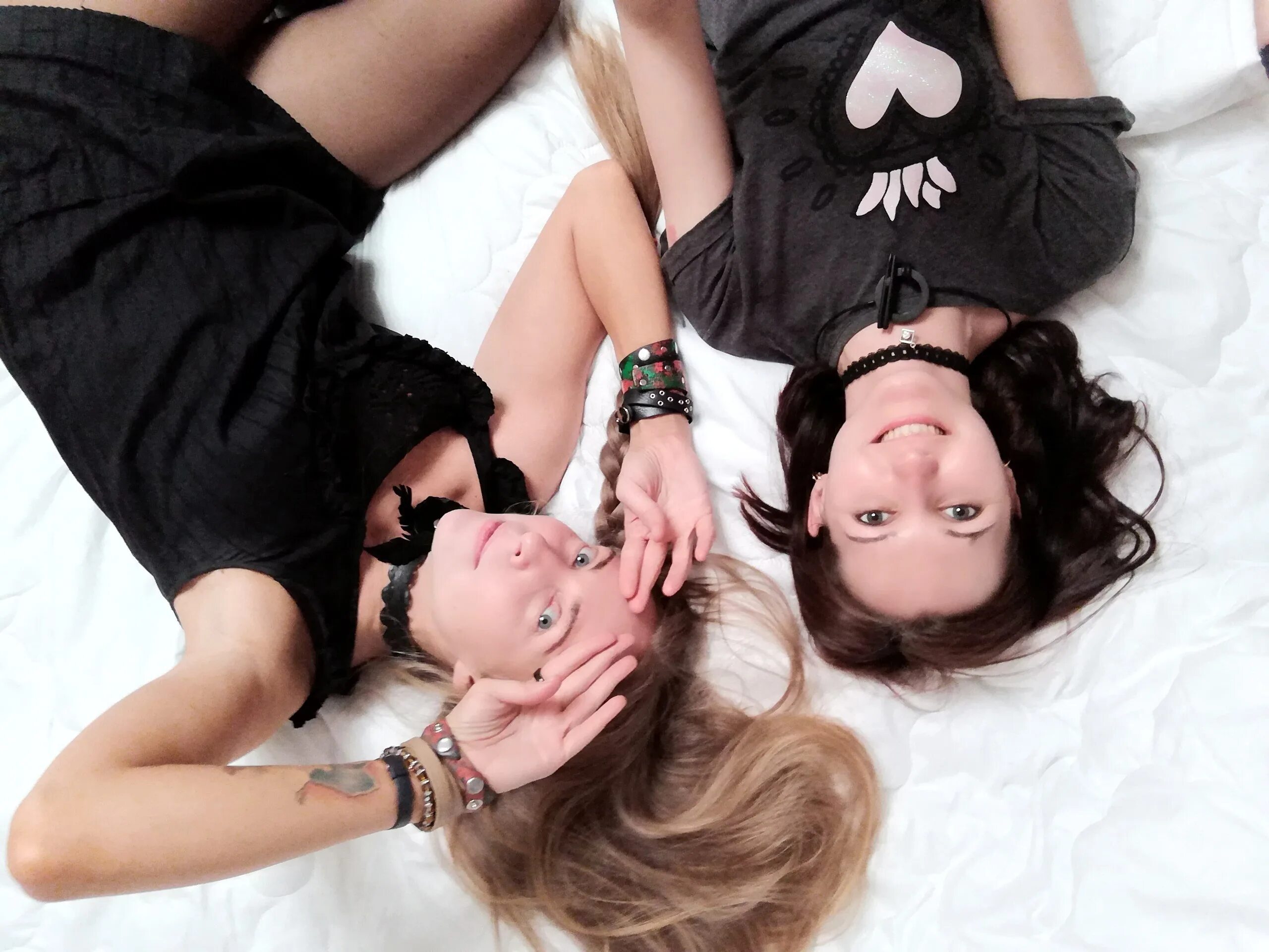 Песня ремикс праздник у девчат. Песня ремикс праздник у девчат. Текст песни сегодня праздник у девчат. Сегодня праздник у девчат. Марина пархоменко певица.