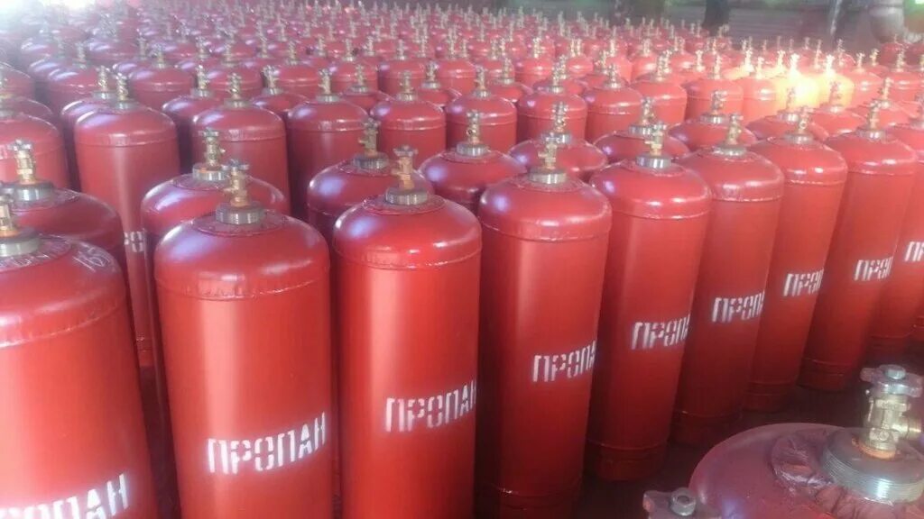 Газ пропан бутан. Альтернативное автомобильное топливо. Баллон с горючим газом. Как называется пропан. Пропан органическое вещество.
