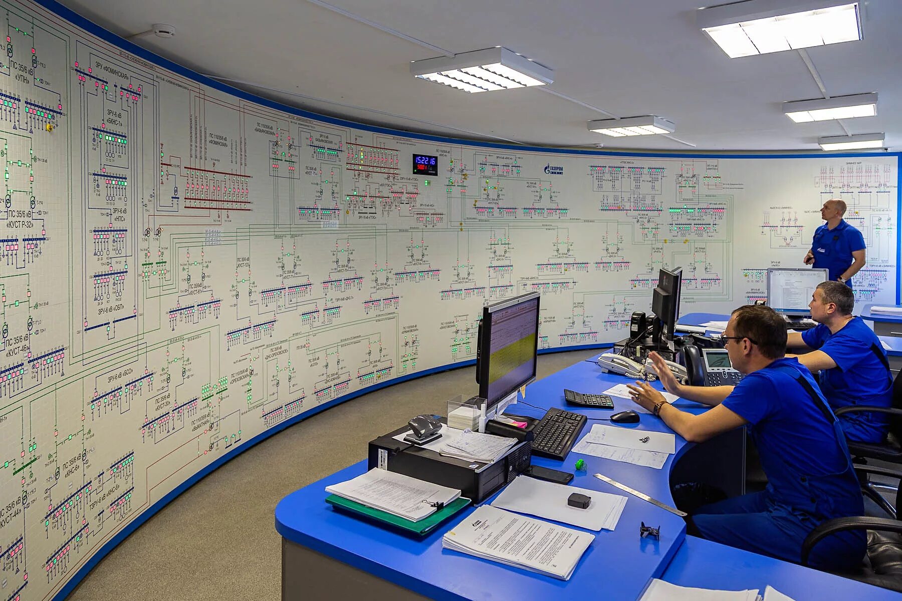 Диспетчер аэропорта. Диспетчер электросети. Диспетчер югорск. Диспетчер увд. Газпром трансгаз ухта диспетчерский центр.