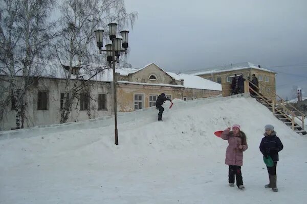 Сколько градусов в верхнем уфалее. Городок в верхнем уфалее. верхний уфалей челябинская область город горки снежные. верхний уфалей горка зимой. верхний уфалей станция горка.