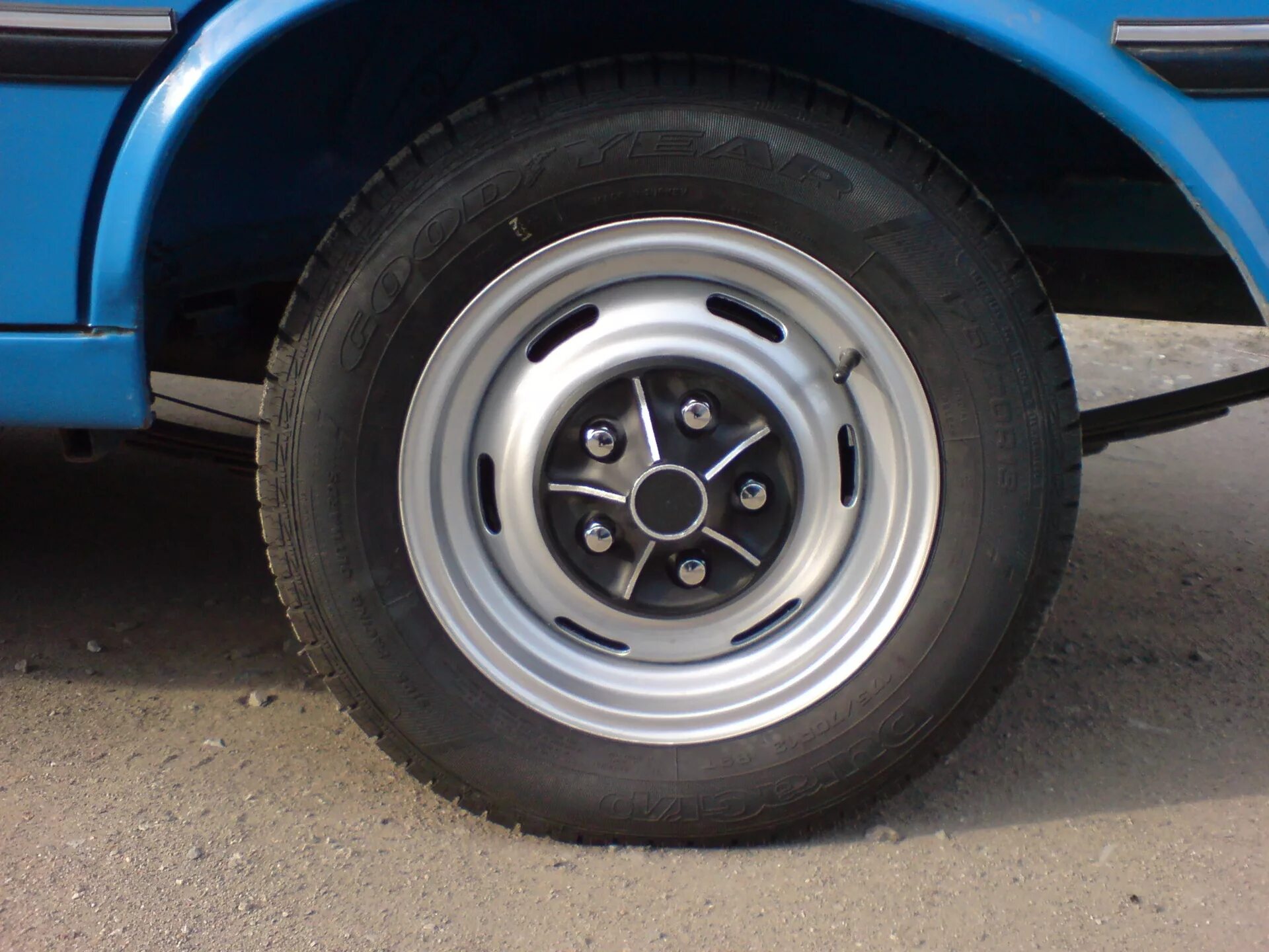 Колеса на ваз 2114. R13 vs r14. 145 70 r13 на ваз. Шины viatti strada 175 70 13. V r13.