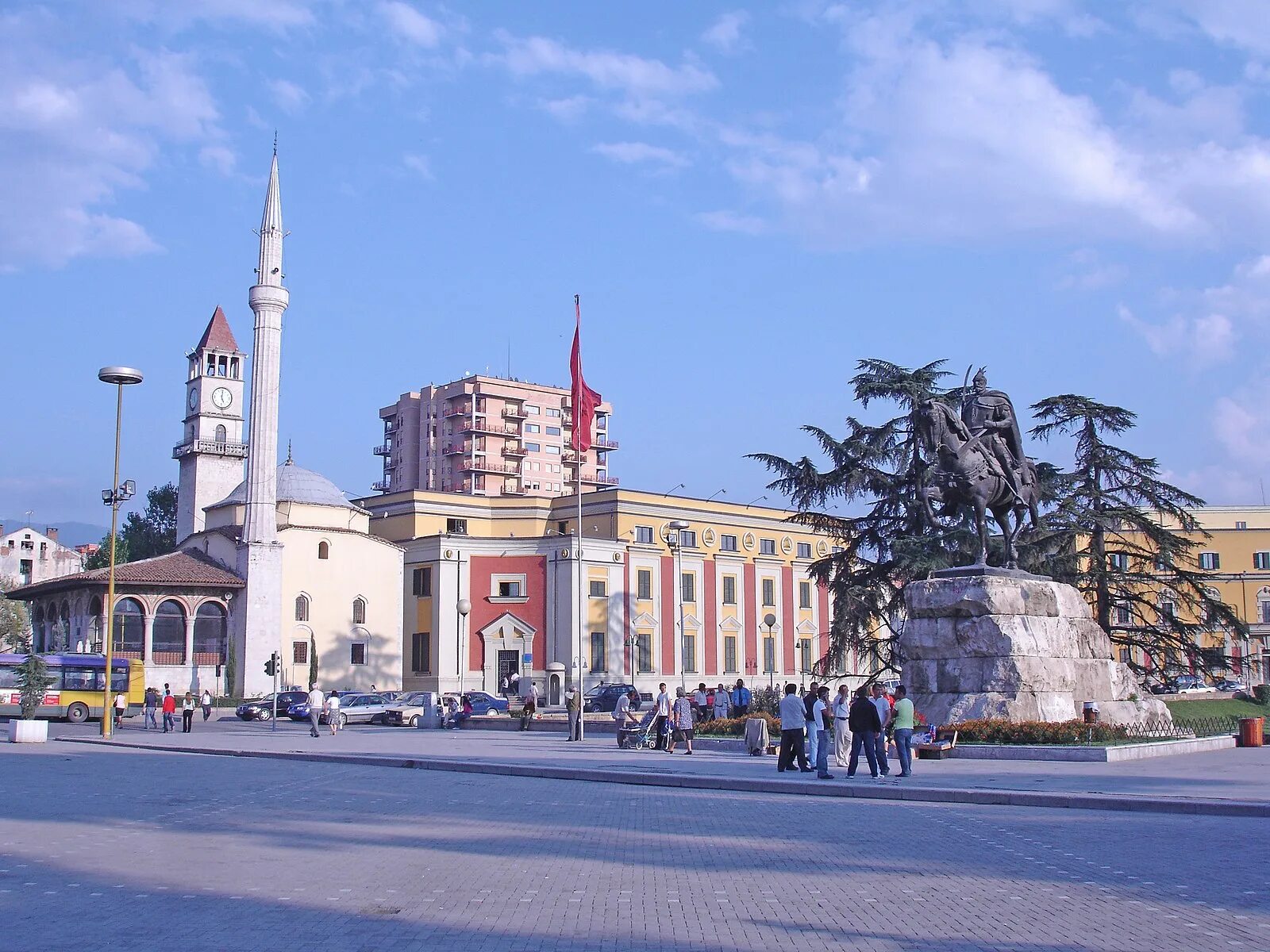 Тирана чья столица. Столица албания столица. албания город тирана. албания тирана достопримечательности. тирана центр города.