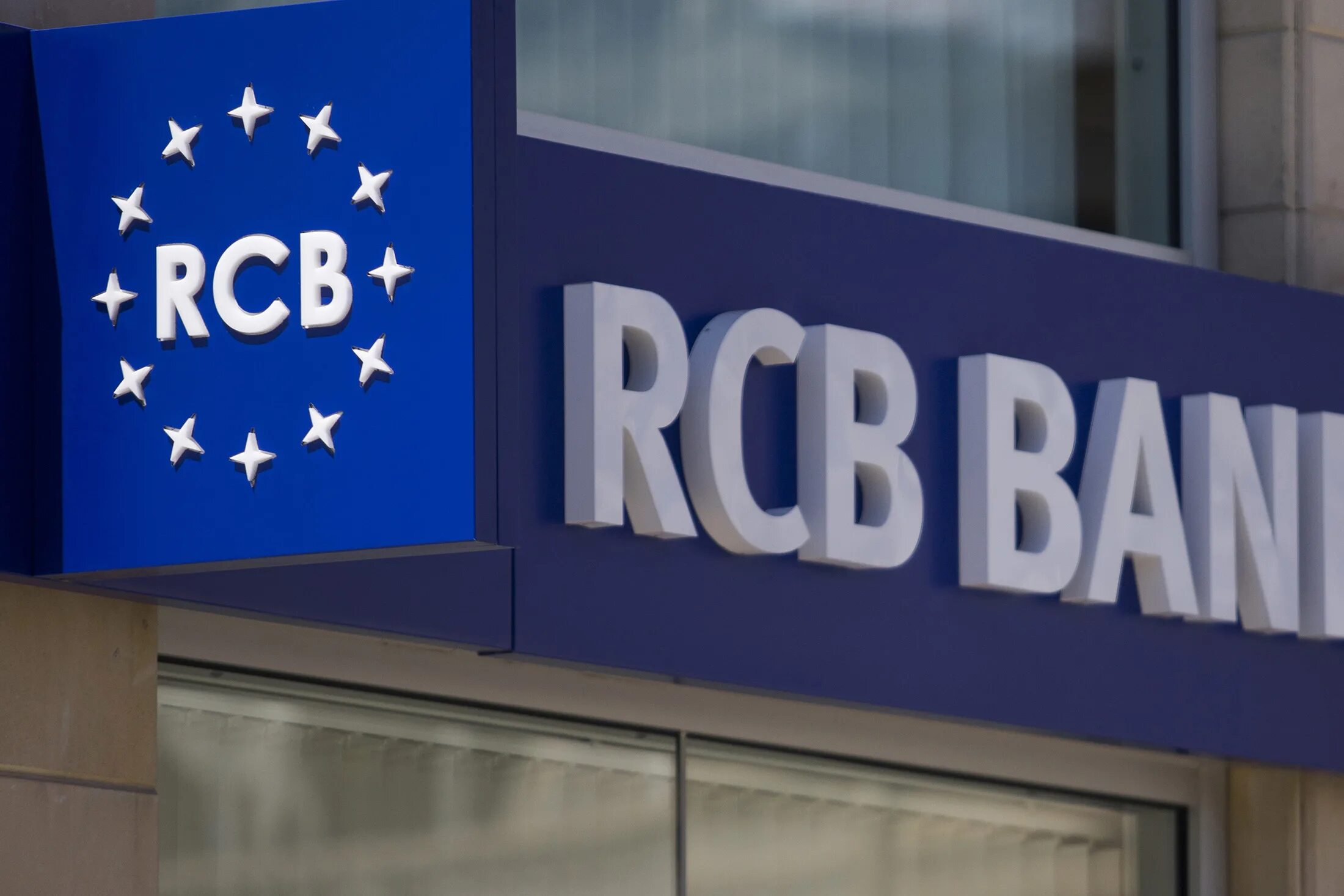 S p banking. Кипрский RCB Bank. RCB Bank Лимассол. Русский коммерческий банк. RCB Bank Ltd логотип.