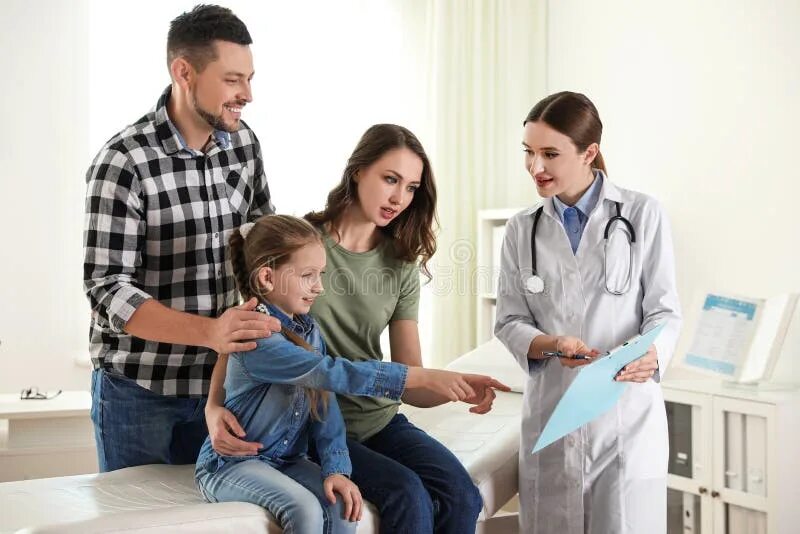 American doctor. My parents doctor. Мальчик на приеме у врача фото. Пациент ребенок. My parents doctor.