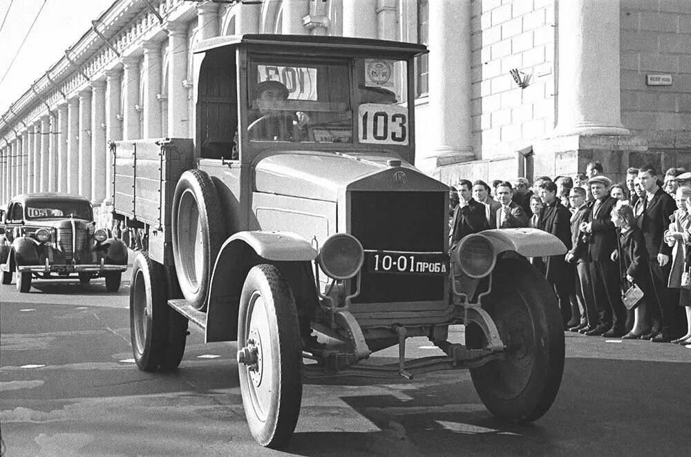 1924 г россия. Грузовик АМО-ф15. ЗИЛ АМО Ф 15. АМО-Ф-15. АМО-Ф-15 грузовой автомобиль.