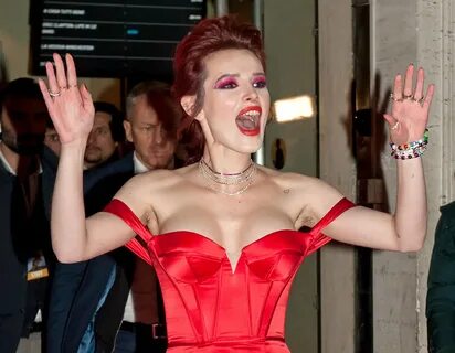 9. Bella Thorne defiantly showed off her hairy armpits on the red carpet fo...