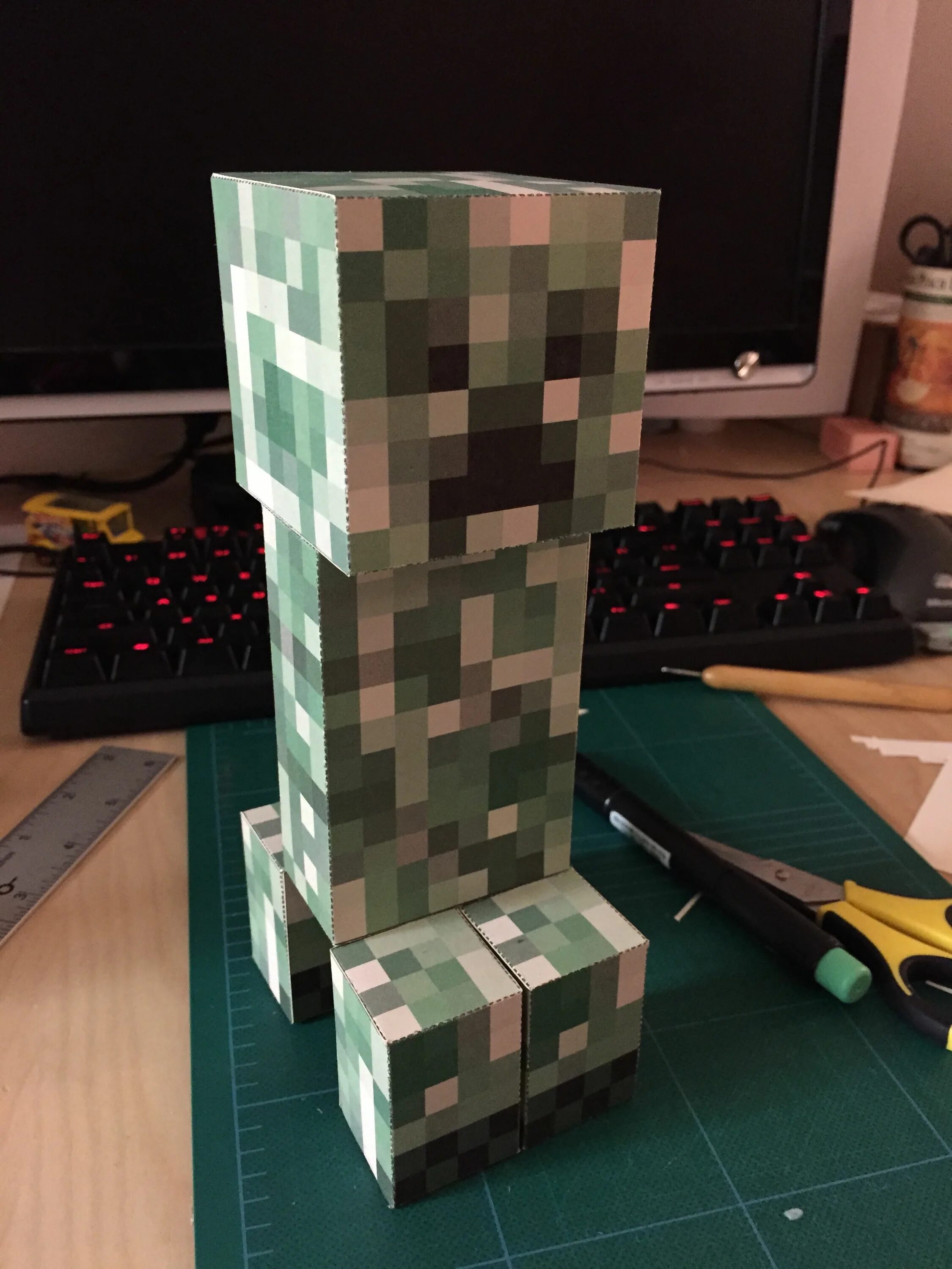 Крипер из бумаги. Papercraft КРИПЕР. Minecraft КРИПЕР. Объемный КРИПЕР. КРИПЕР из картона.