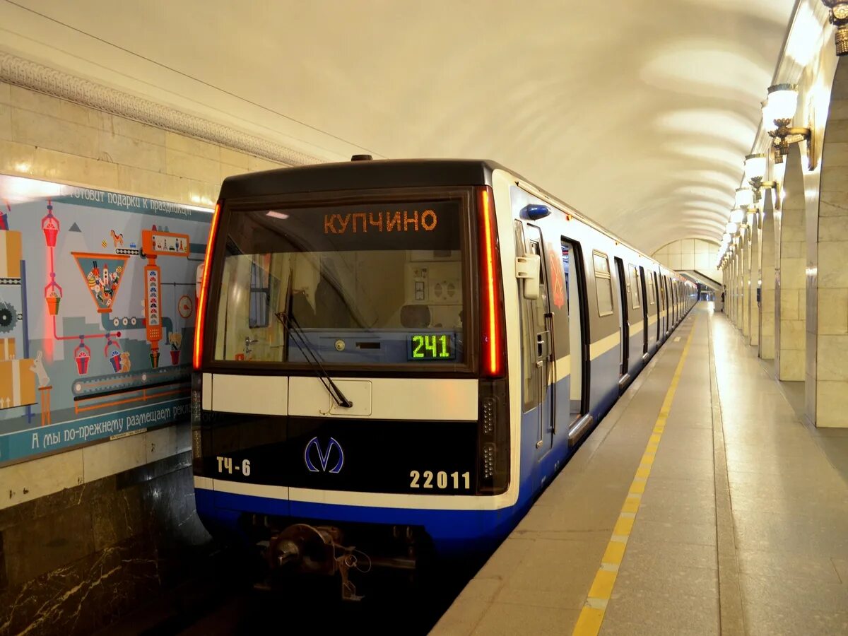 Скорость поезда метро спб. Скорость поезда метро спб. Эстетика метро питер. Поезда метро санкт-петербурга. Метро киева поезда.