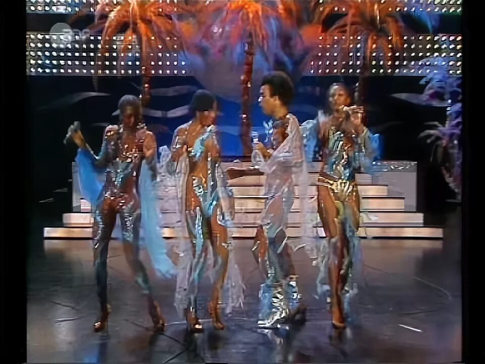 Группа бони м в купальниках. Boney m 1976. Boney m фото группы. Обложки the magic of boney m. Бониэм 1 вый концерт.