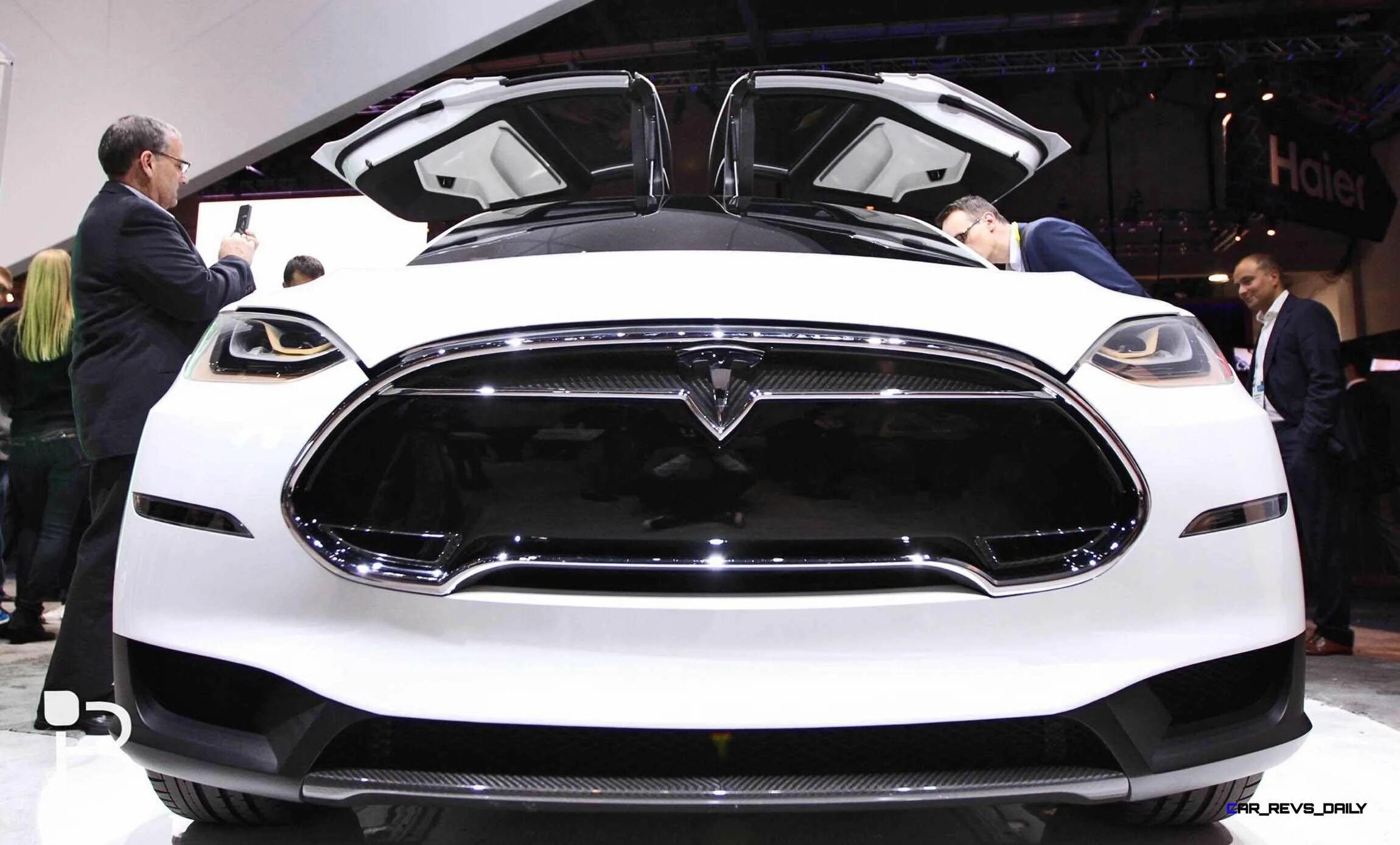 Тесла новая в россии. Tesla model x 2023. Тесла модель x 2016. Тесла Модельный ряд 2022. Тесла последняя модель 2023.