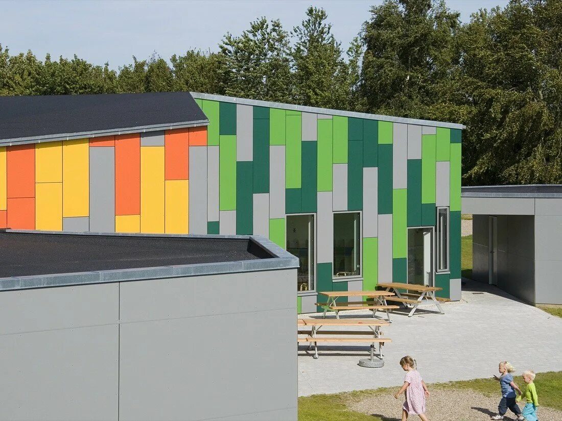 Фасад сада. Детский сад в Дании экстерьер. Фасады детских садов. Детский сад фасад. Детский сад фасады современные.