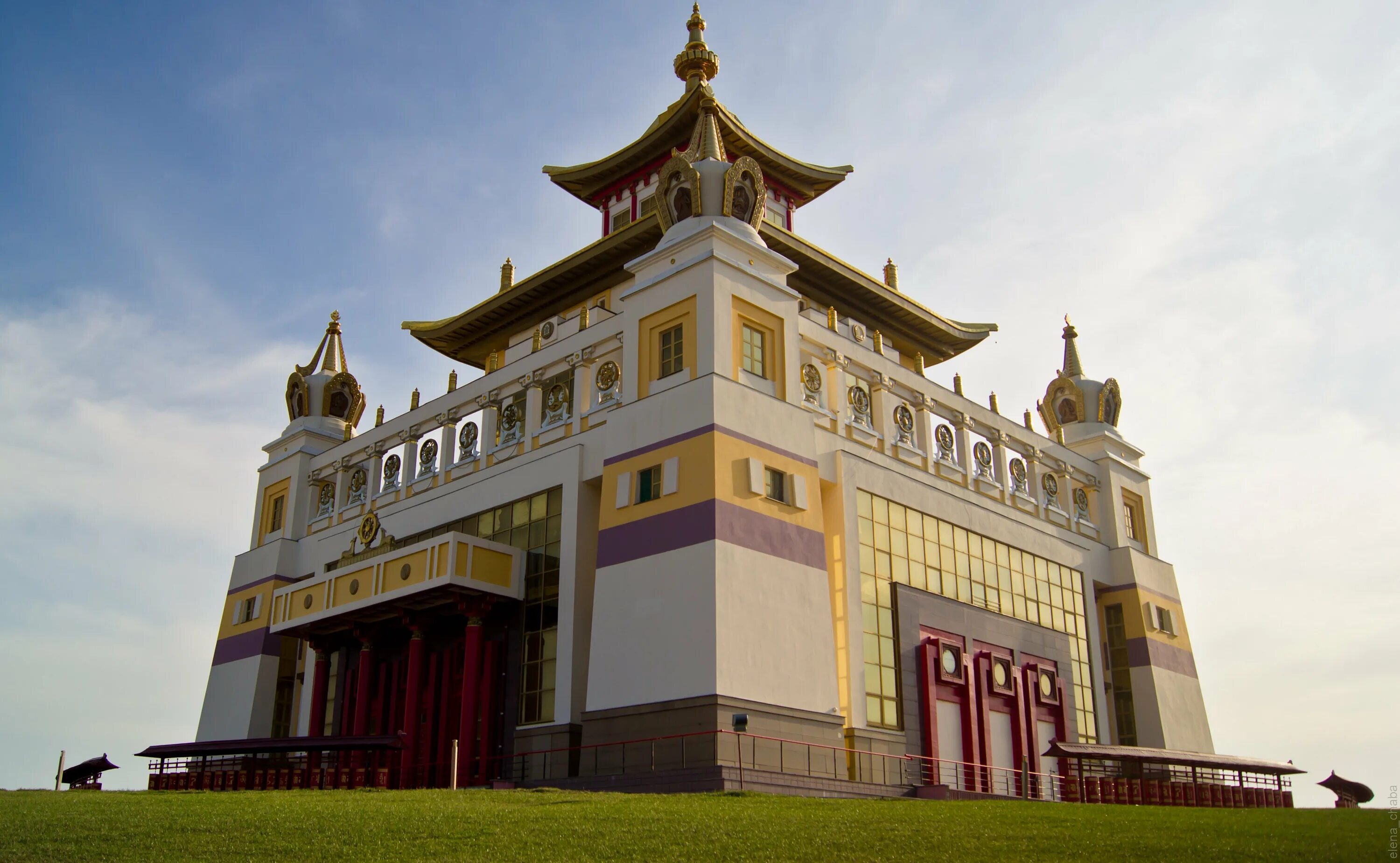 золотая обитель будды шакьямуни. чёёря-хурул, калмыкия. республика калмыкия центральный город. проекты калмыкии. золотая обитель будды шакьямуни - калмыкия, элиста.