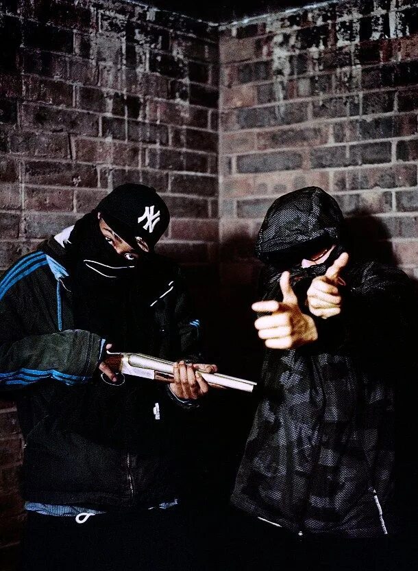 Night gangs. Бандитские фото. Уличные банды. Бандитский стиль. Крутые бандиты.