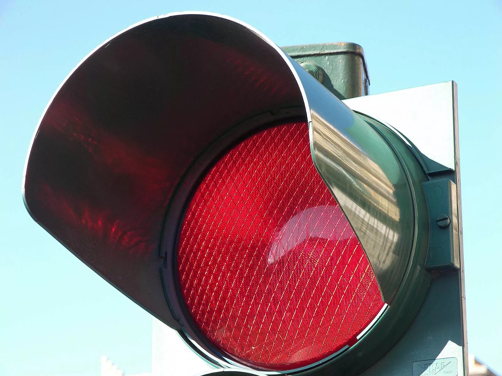 Сколько горит красный сигнал светофора. Красный светофор. Красный цвет светофора. Красный йвет световофра. Запрещающий сигнал светофора.
