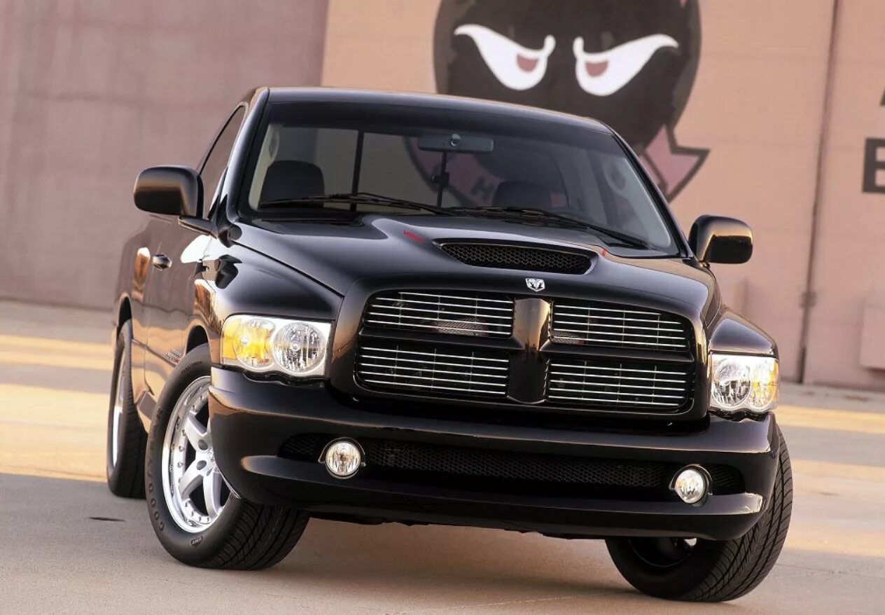 Американский производитель машин. Додж рам СРТ 10. Dodge Ram srt-10 Concept. Додж рам СРТ. 2002 Dodge Ram srt 10 Concept.