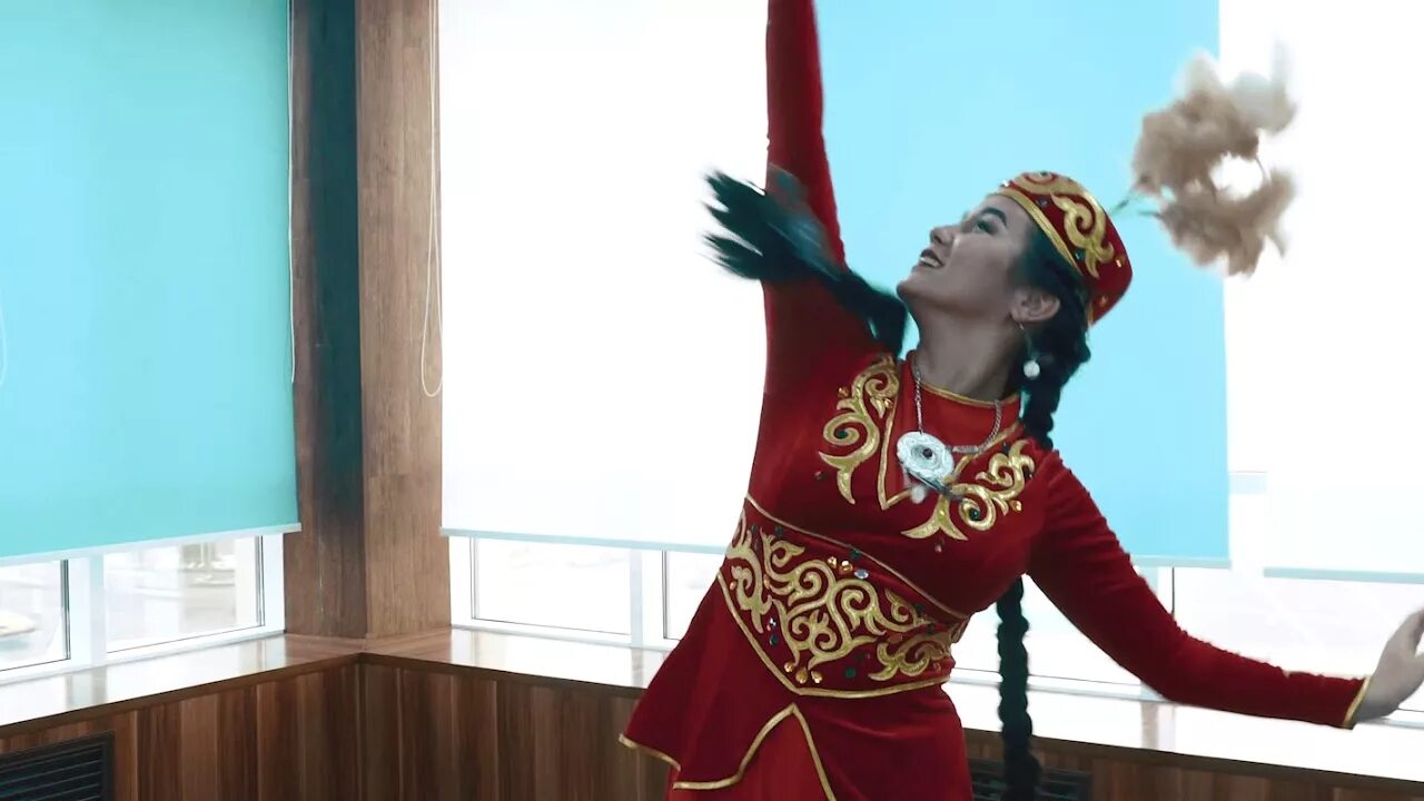 Kazakh videos. Казахский танец. Казахский народный танец. Казашка танцует. Движения казахского народного танца.