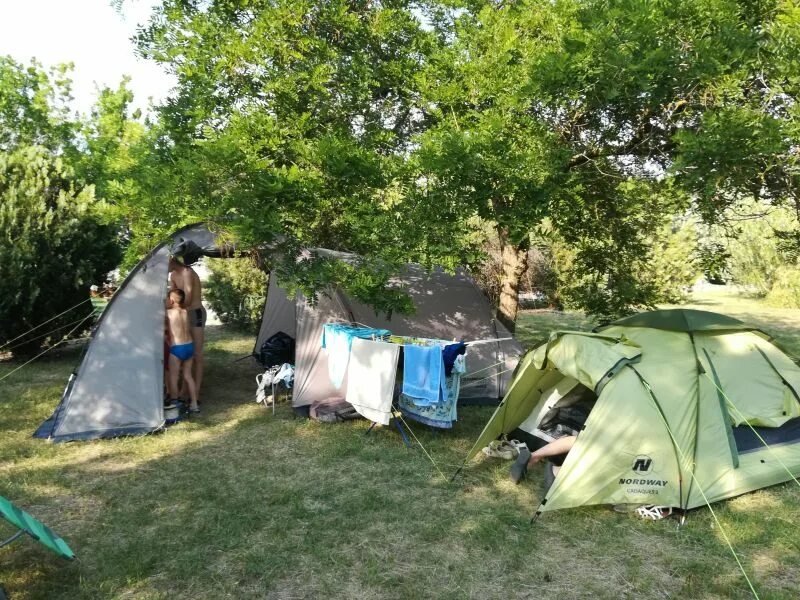 кудыкина гора кемпинг палаточный городок. палатка 4-местная с большим тамбуром mimir 1006-4. стерегущее с палатками. индиана 4 хместная палатка с большим тамбуром. Safety camp mountain.