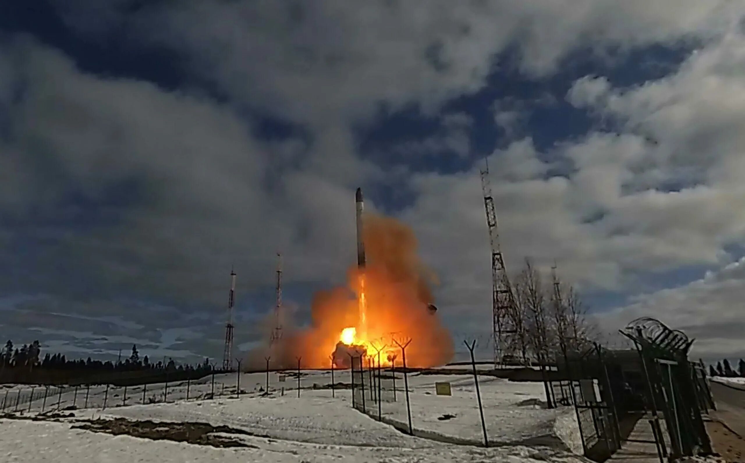 Ядерная ракета России Сармат. Межконтинентальная баллистическая ракета России Сармат. Космодром Плесецк Сармат. Ракета Сармат 2022. Россия готова применить ядерное оружие