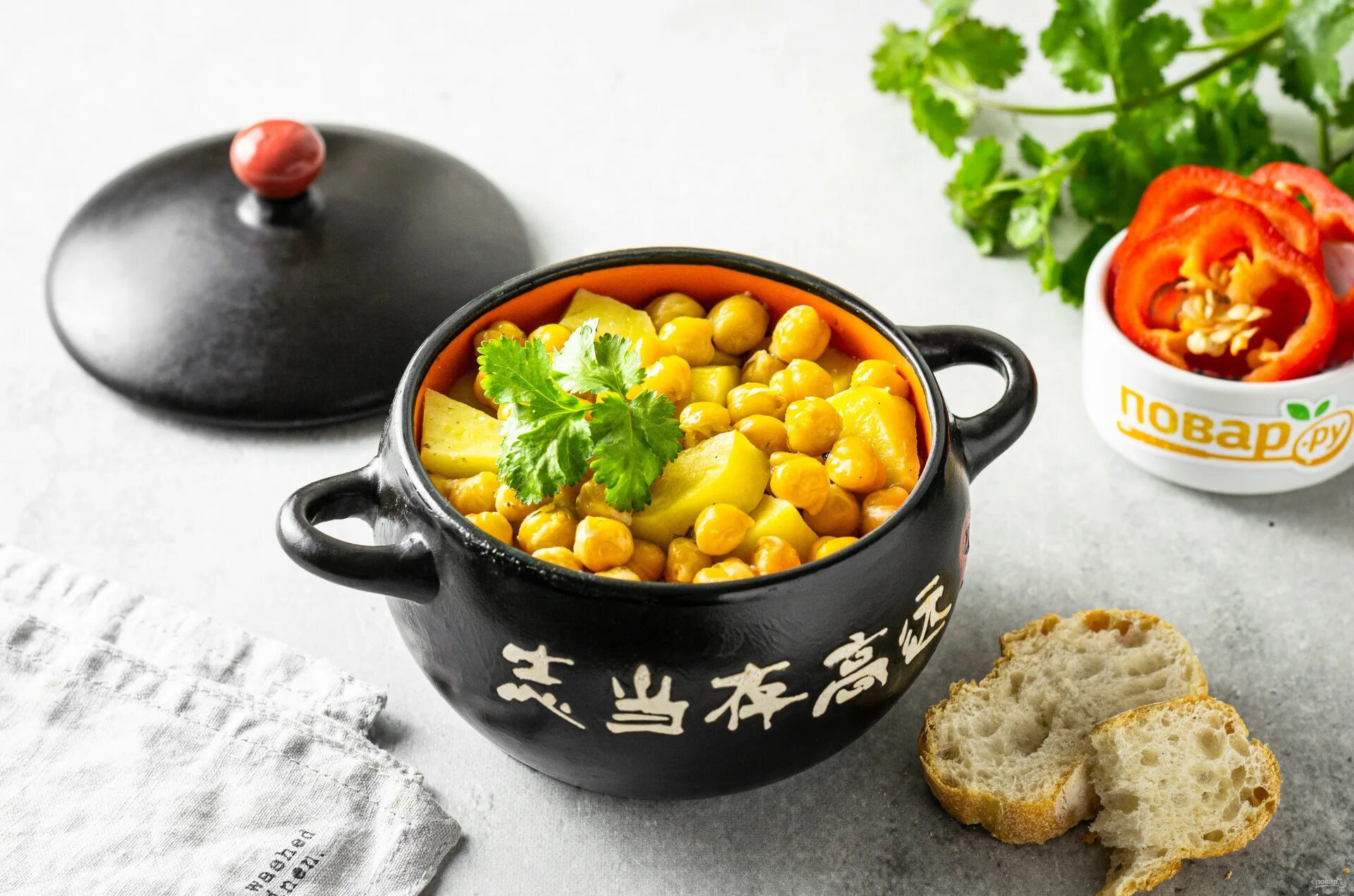 суп из бобовых культур. пити блюдо азербайджана. нухат шурак. марокканская похлебка. нут в горшочке.