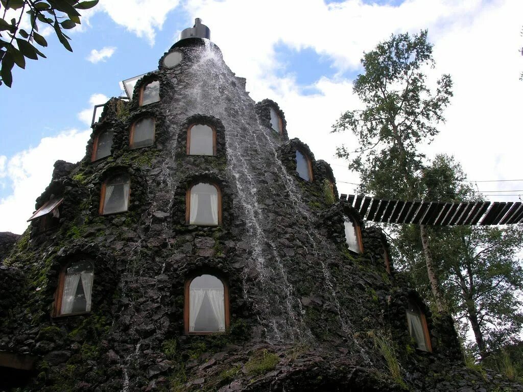 Волшебная гора (Magic Mountain Hotel). Magic Mountain Lodge Чили. Magic Mountain Hotel (Чили). Huilo Huilo Чили.