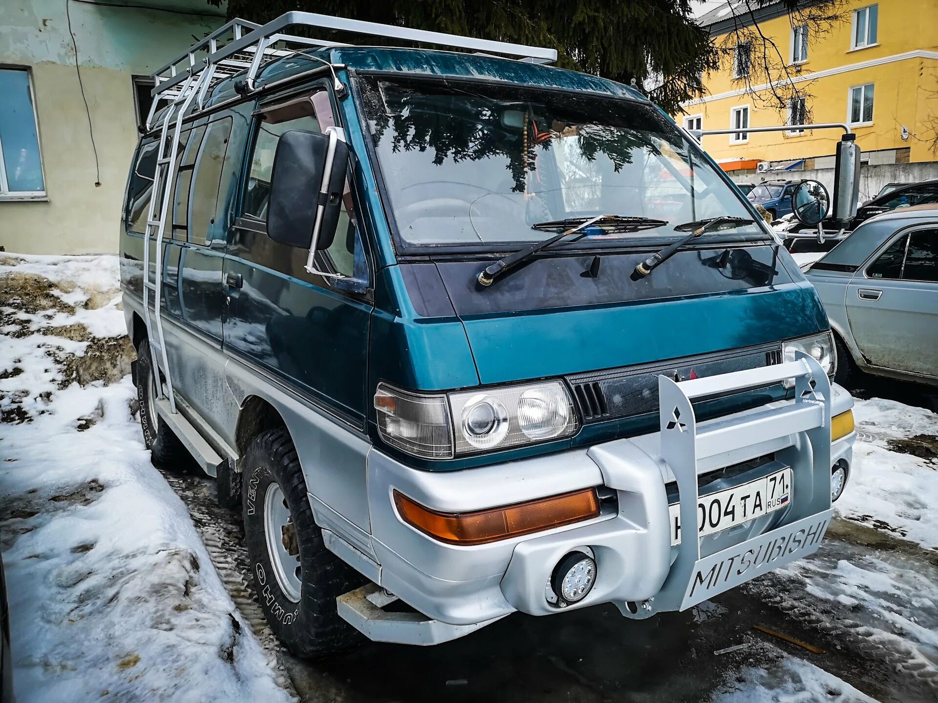 Делику купить митсубиси в россии бу. Митсубиси Делика p35w. Mitsubishi Delica p35. Митсубиси Делика 1998. Мицубиси Делика p25/35.