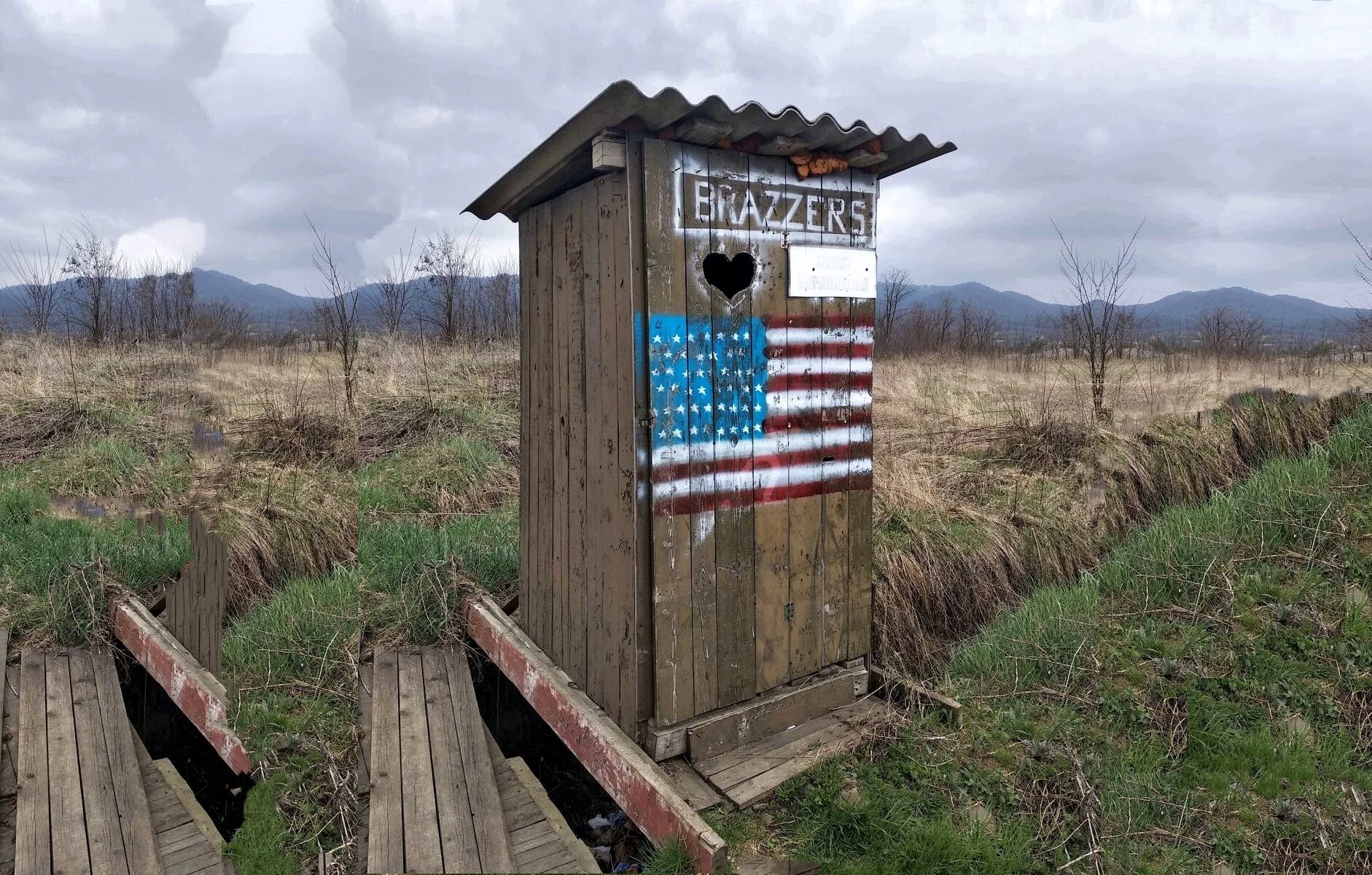 Сортир это. Сортир. деревянные сортиры в сша. туалет в глубинке.