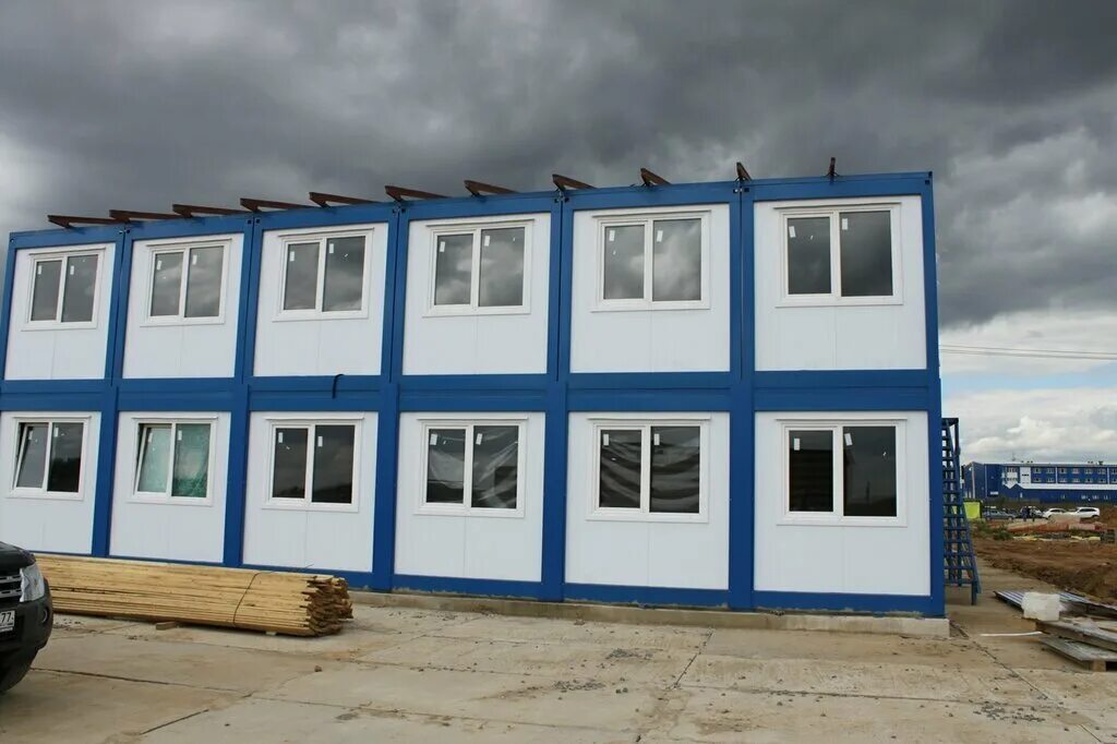 Модульные здания. Быстровозводимые здания. Модульные здания из сэндвич. Сэндвич панели модульные здания нефтеносных. Модульное одноэтажное здание.